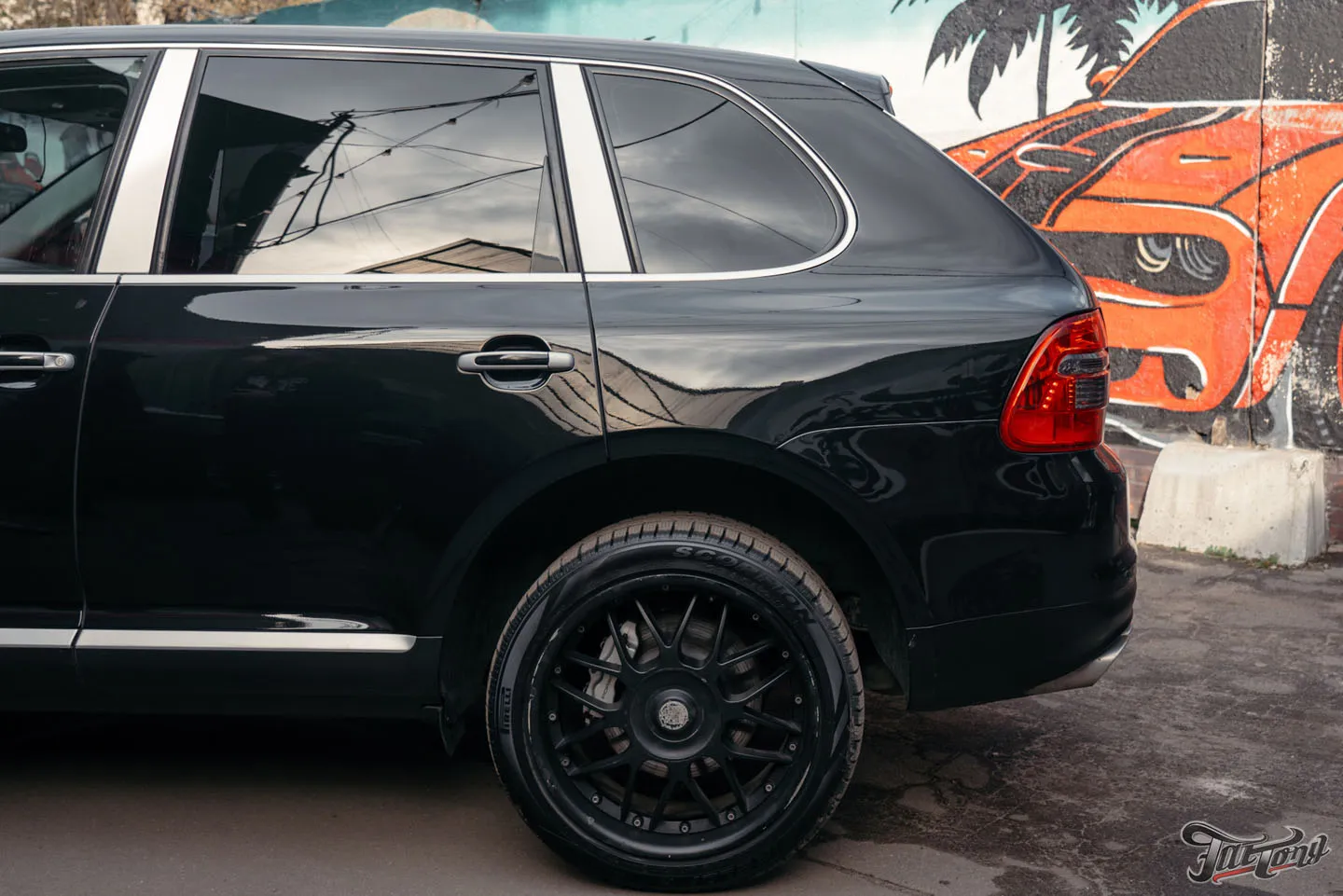 Обширный кузовной ремонт Porsche Cayenne 2003 года!
